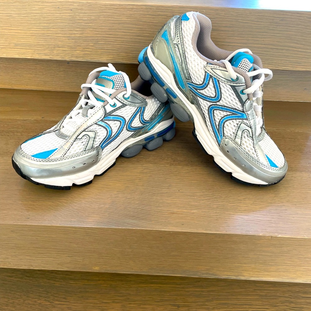 Aetrex Women’s RX Runner Athletic Shoe Wide Width in Blue/White